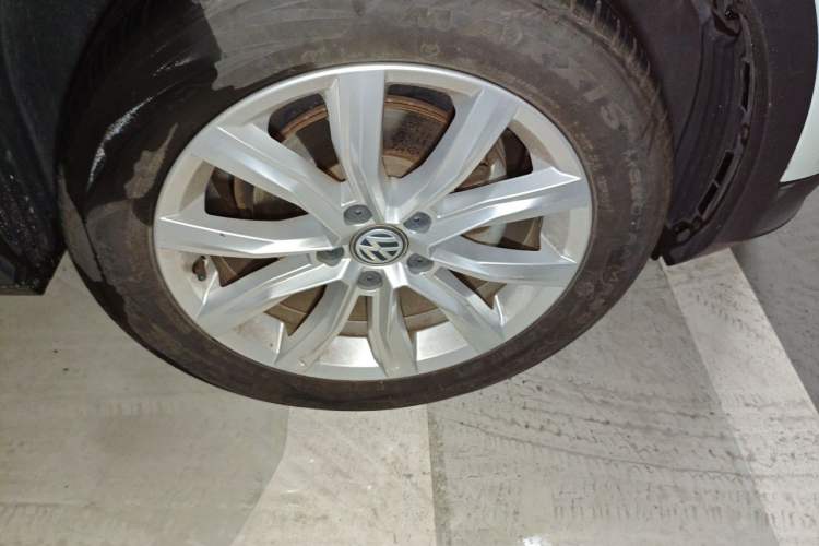 Used Volkswagen T-ROC 2019 230TSI DSG Two-Wheel-Drive Advanced Version China VI Standard Right Front Wheel Hub