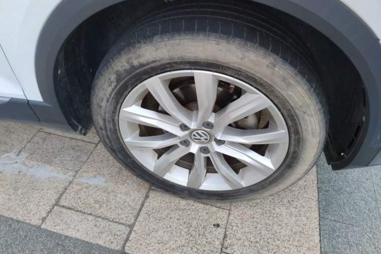 Used Volkswagen T-ROC 2019 230TSI DSG Two-Wheel-Drive Advanced Version China VI Standard Right Front Wheel Hub
