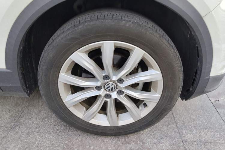 Used Volkswagen T-ROC 2019 230TSI DSG Two-Wheel-Drive Advanced Version China VI Standard Right Front Wheel Hub
