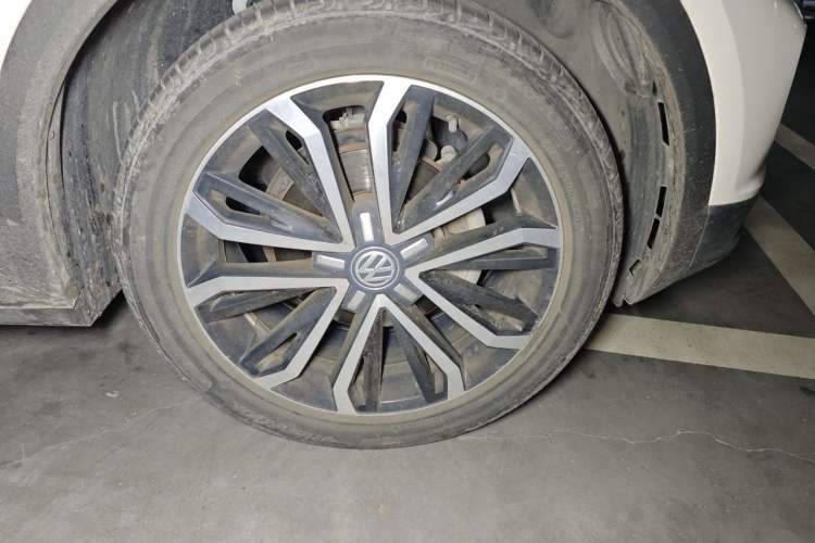 Used Volkswagen T-ROC 2019 280TSI DSG Two-Wheel Drive Comfort Version China VI Standard Right Front Wheel Hub