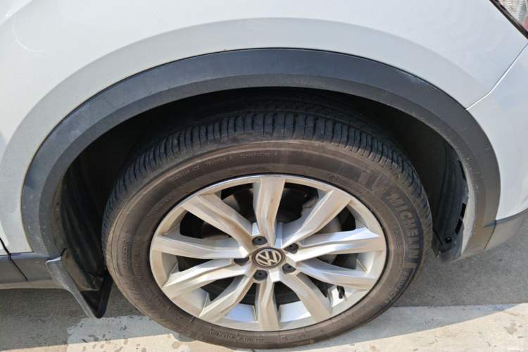 Used Volkswagen T-ROC 2019 230TSI DSG Two-Wheel-Drive Advanced Version China VI Standard Right Front Wheel Hub