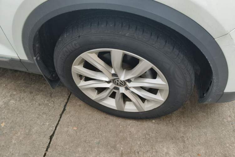 Used Volkswagen T-ROC 2019 230TSI DSG Two-Wheel-Drive Advanced Version China VI Standard Right Front Wheel Hub