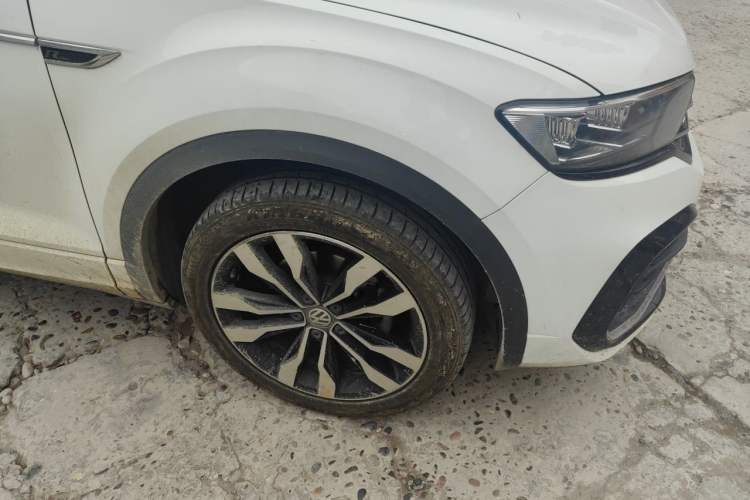 Used Volkswagen T-ROC 2019 280TSI DSG Two-Wheel Drive R-Line Pro Right Front Wheel Hub