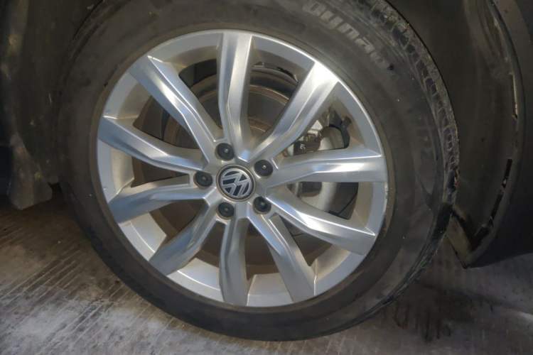 Used Volkswagen T-ROC 2019 230TSI DSG Two-Wheel-Drive Advanced Version China VI Standard Right Front Wheel Hub