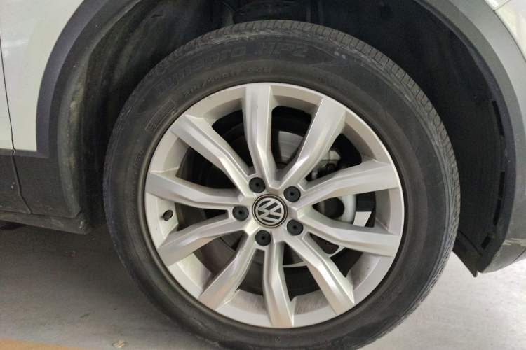 Used Volkswagen T-ROC 2019 280TSI DSG Two-Wheel Drive Comfort Version China VI Standard Right Front Wheel Hub