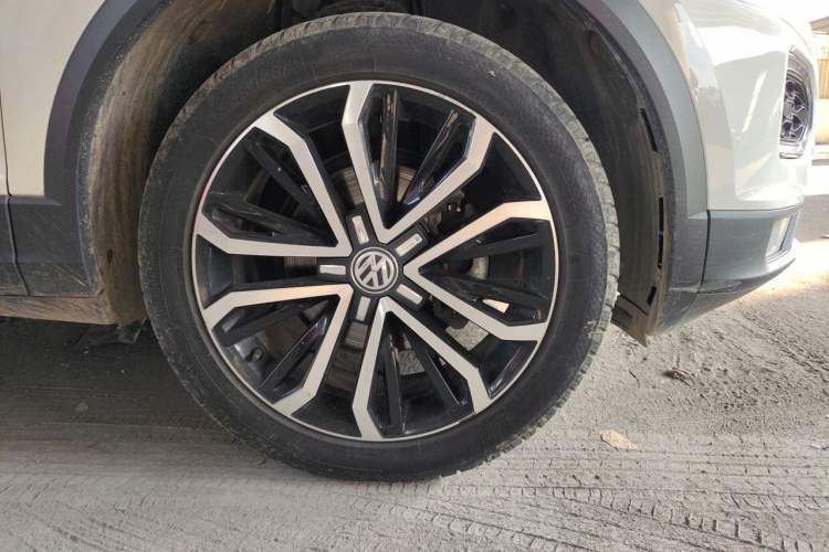 Used Volkswagen T-ROC 2019 280TSI DSG Four-Wheel Drive Luxury Version China V Standard Right Front Wheel Hub