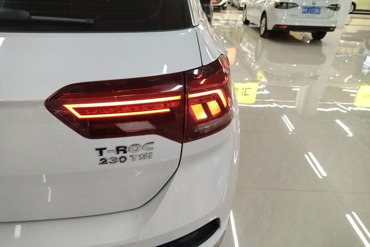 Used Volkswagen T-ROC 2019 230TSI DSG Two-Wheel-Drive Advanced Version China VI Standard Right Rear Taillight