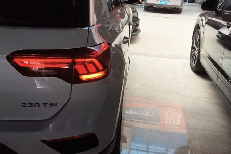 Used Volkswagen T-ROC 2019 230TSI DSG Two-Wheel Drive Fashion Edition China VI Standard Right Rear Taillight