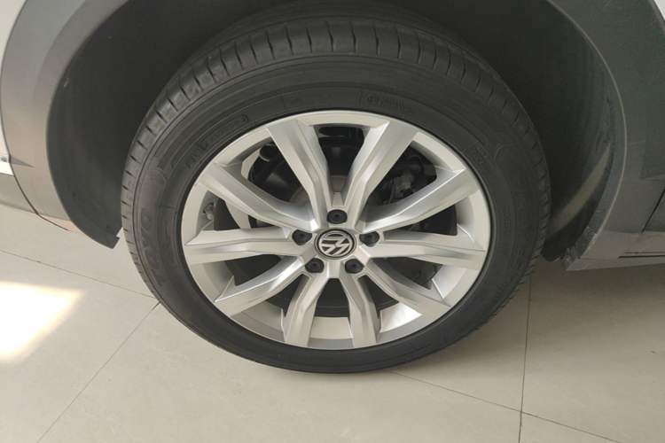 Used Volkswagen T-ROC 2019 230TSI DSG Two-Wheel-Drive Advanced Version China VI Standard Right Rear Wheel Hub