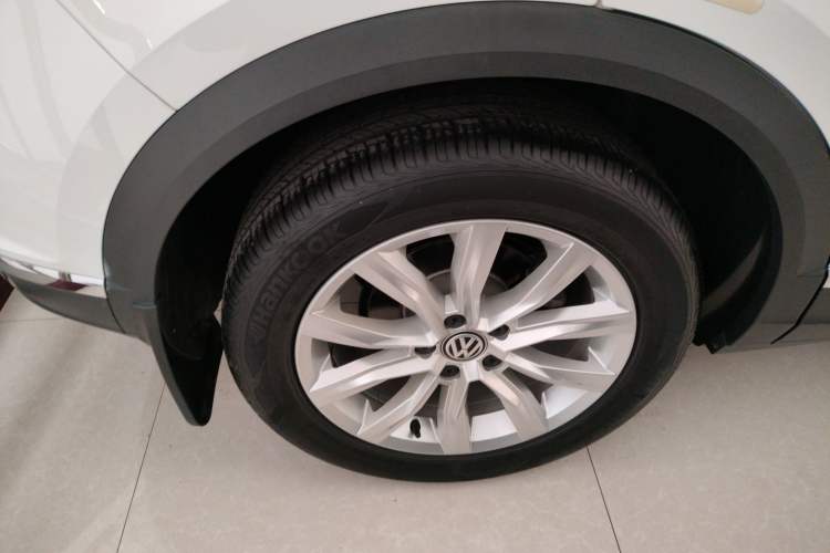 Used Volkswagen T-ROC 2019 230TSI DSG Two-Wheel-Drive Advanced Version China VI Standard Right Rear Wheel Hub