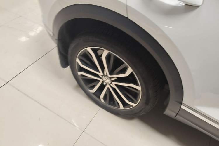 Used Volkswagen T-ROC 2019 280TSI DSG Two-Wheel-Drive Luxury Version China V Emission Standard Right Rear Wheel Hub