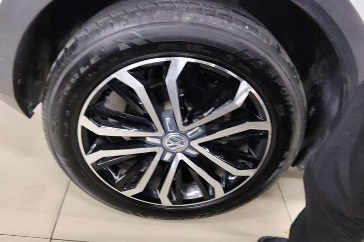 Used Volkswagen T-ROC 2019 280TSI DSG Two-Wheel Drive Comfort Version China VI Standard Right Rear Wheel Hub