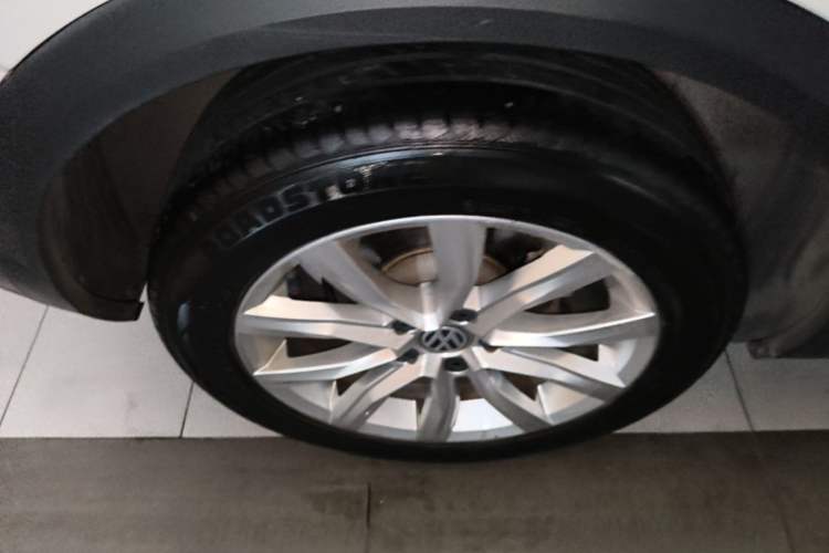 Used Volkswagen T-ROC 2019 230TSI DSG Two-Wheel-Drive Advanced Version China VI Standard Right Rear Wheel Hub