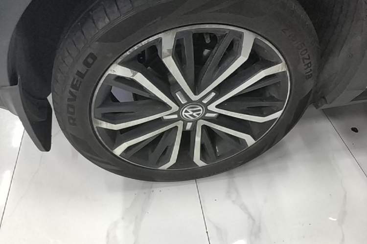 Used Volkswagen T-ROC 2019 280TSI DSG Two-Wheel Drive Comfort Version China VI Standard Right Rear Wheel Hub