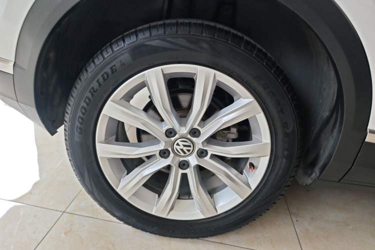 Used Volkswagen T-ROC 2019 280TSI DSG Two-Wheel Drive Advanced Version China VI Standard Right Rear Wheel Hub