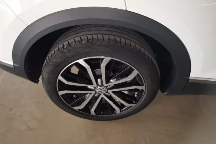 Used Volkswagen T-ROC 2019 280TSI DSG Two-Wheel Drive Comfort Version China VI Standard Right Rear Wheel Hub