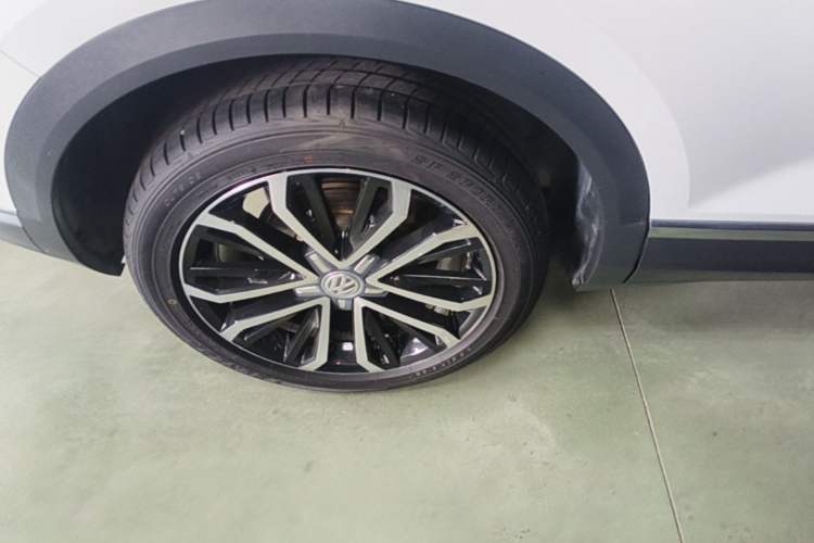 Used Volkswagen T-ROC 2019 280TSI DSG Two-Wheel-Drive Luxury Model China VI Standard Right Rear Wheel Hub