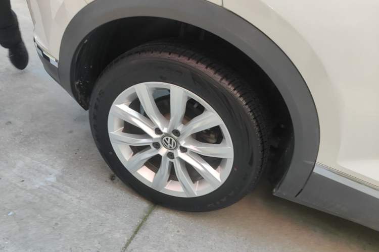 Used Volkswagen T-ROC 2019 230TSI DSG Two-Wheel-Drive Advanced Version China VI Standard Right Rear Wheel Hub