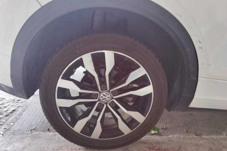 Used Volkswagen T-ROC 2019 280TSI DSG Two-Wheel Drive R-Line Pro Right Rear Wheel Hub