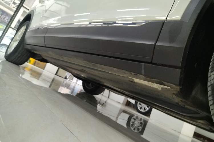 Used Volkswagen T-ROC 2019 230TSI DSG Two-Wheel-Drive Advanced Version China VI Standard Right Side Sill