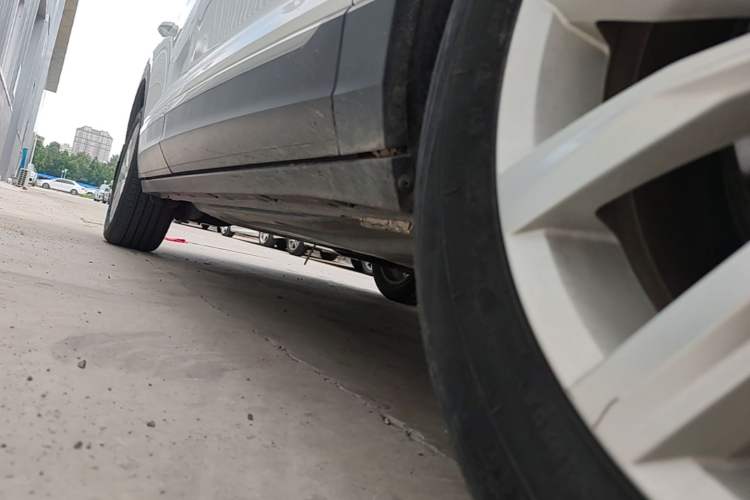 Used Volkswagen T-ROC 2019 230TSI DSG Two-Wheel-Drive Advanced Version China VI Standard Right Side Sill