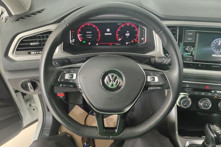 Used Volkswagen T-ROC 2019 230TSI DSG Two-Wheel-Drive Advanced Version China VI Standard Steering Wheel