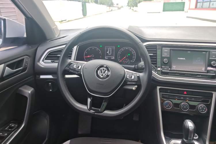 Used Volkswagen T-ROC 2019 280TSI DSG Two-Wheel Drive Advanced Version China VI Standard Steering Wheel