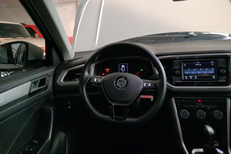 Used Volkswagen T-ROC 2019 230TSI DSG Two-Wheel-Drive Advanced Version China VI Standard Steering Wheel