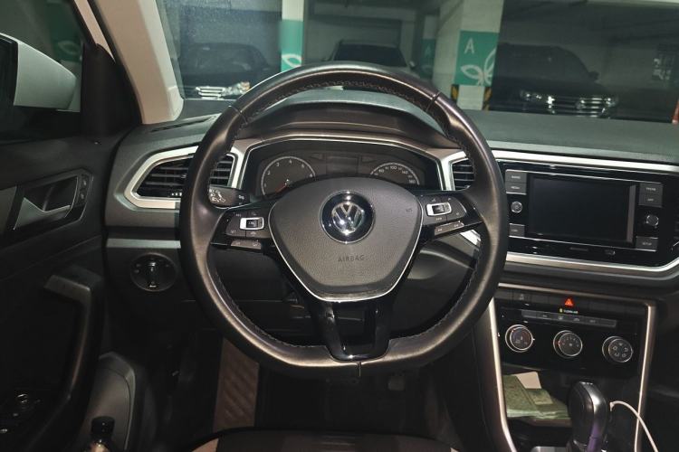 Used Volkswagen T-ROC 2019 280TSI DSG Two-Wheel Drive Advanced Version China VI Standard Steering Wheel