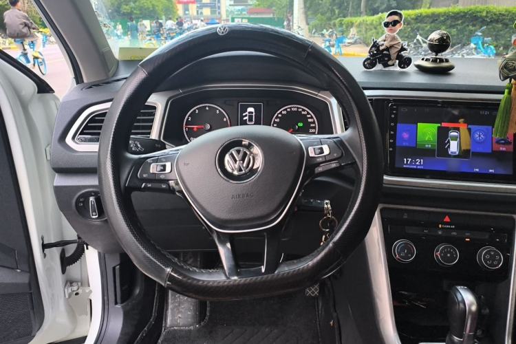 Used Volkswagen T-ROC 2019 230TSI DSG Two-Wheel-Drive Advanced Version China VI Standard Steering Wheel