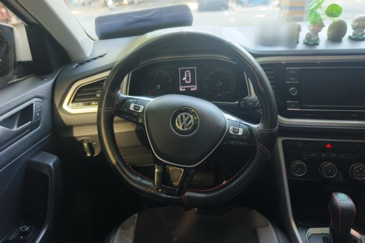 Used Volkswagen T-ROC 2019 230TSI DSG Two-Wheel-Drive Advanced Version China VI Standard Steering Wheel