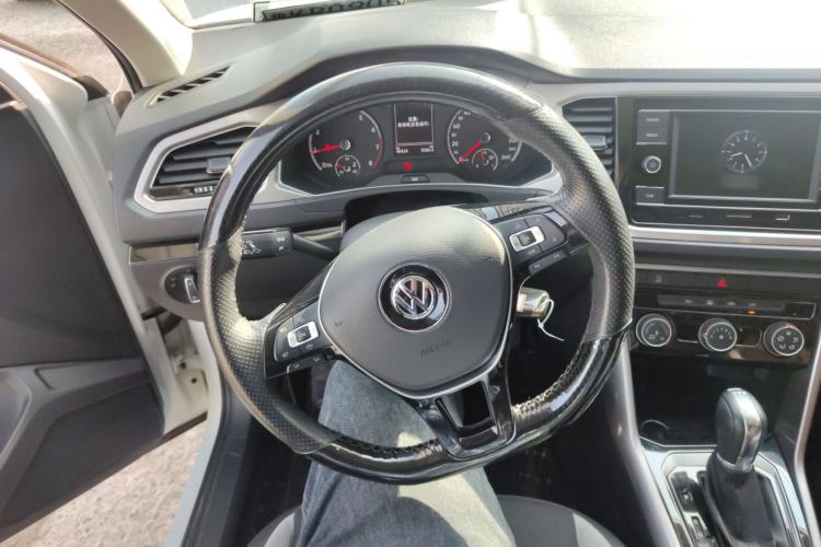 Used Volkswagen T-ROC 2019 230TSI DSG Two-Wheel-Drive Advanced Version China VI Standard Steering Wheel
