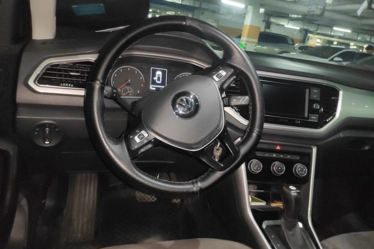 Used Volkswagen T-ROC 2019 230TSI DSG Two-Wheel-Drive Advanced Version China VI Standard Steering Wheel