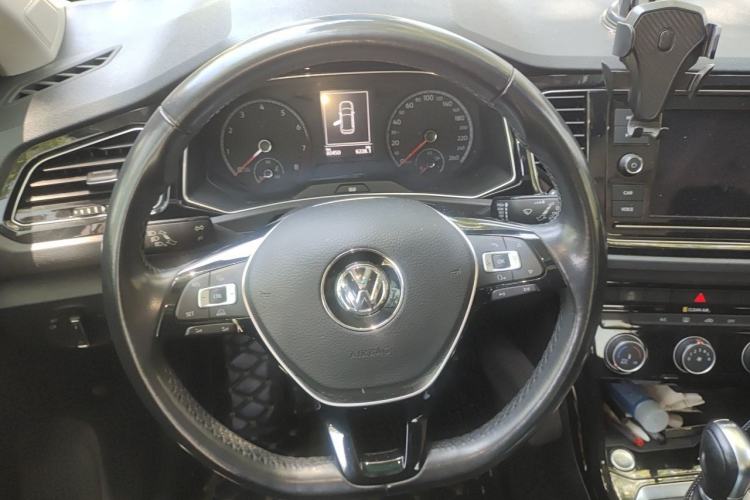 Used Volkswagen T-ROC 2019 280TSI DSG Two-Wheel Drive Comfort Version China VI Standard Steering Wheel