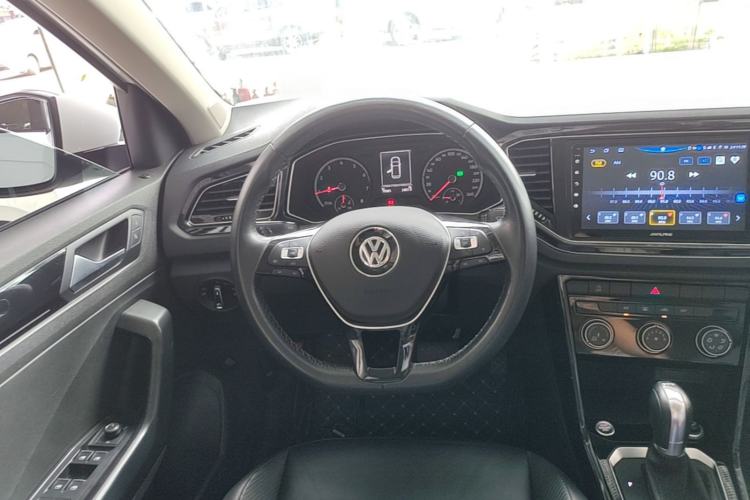 Used Volkswagen T-ROC 2019 280TSI DSG Two-Wheel Drive Comfort Version China VI Standard Steering Wheel