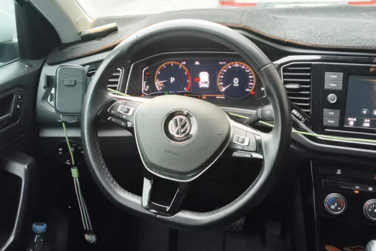 Used Volkswagen T-ROC 2019 280TSI DSG Two-Wheel Drive Advanced Version China VI Standard Steering Wheel