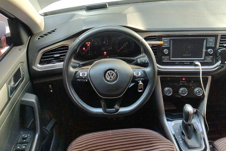 Used Volkswagen T-ROC 2019 230TSI DSG Two-Wheel-Drive Advanced Version China VI Standard Steering Wheel