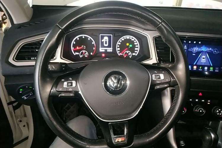 Used Volkswagen T-ROC 2019 280TSI DSG Two-Wheel Drive Advanced Version China VI Standard Steering Wheel