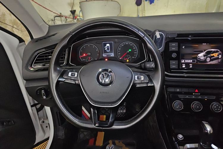 Used Volkswagen T-ROC 2019 280TSI DSG Two-Wheel Drive Comfort Version China VI Standard Steering Wheel