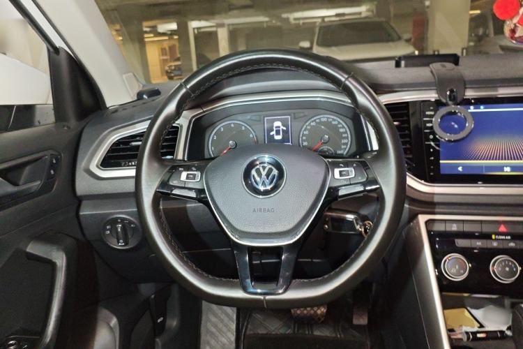 Used Volkswagen T-ROC 2019 230TSI DSG Two-Wheel-Drive Advanced Version China VI Standard Steering Wheel