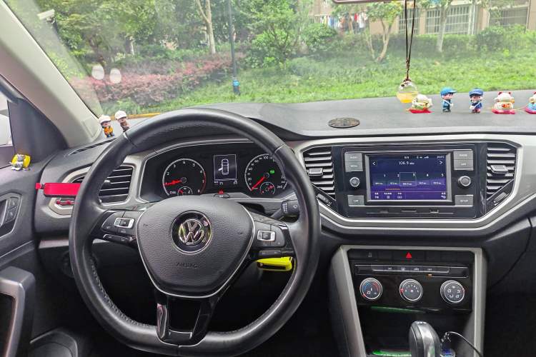 Used Volkswagen T-ROC 2019 230TSI DSG Two-Wheel-Drive Advanced Version China VI Standard Steering Wheel