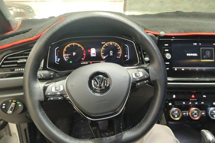 Used Volkswagen T-ROC 2019 280TSI DSG Two-Wheel-Drive Luxury Version China V Emission Standard Steering Wheel