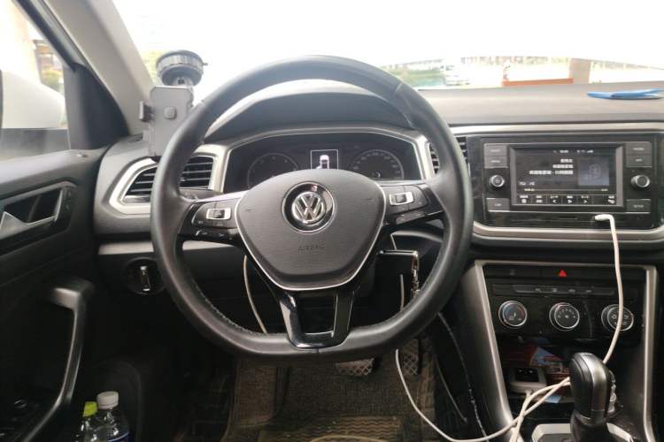 Used Volkswagen T-ROC 2019 230TSI DSG Two-Wheel-Drive Advanced Version China VI Standard Steering Wheel