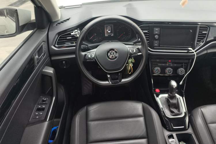 Used Volkswagen T-ROC 2019 280TSI DSG Two-Wheel Drive Comfort Version China VI Standard Steering Wheel