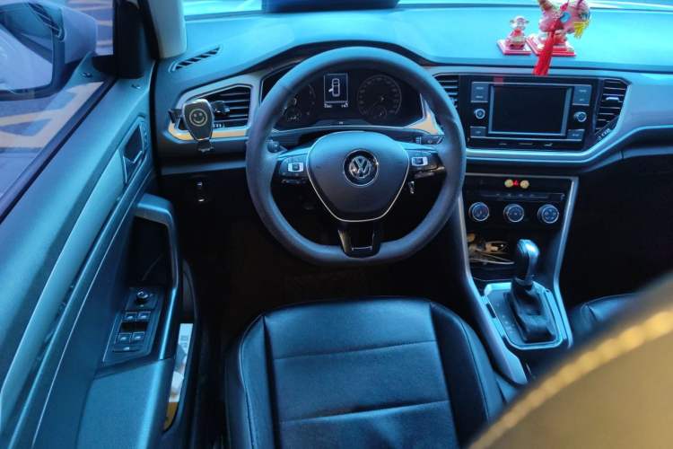Used Volkswagen T-ROC 2019 230TSI DSG Two-Wheel-Drive Advanced Version China VI Standard Steering Wheel