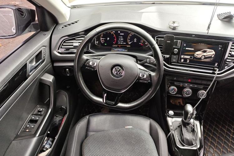 Used Volkswagen T-ROC 2019 280TSI DSG Two-Wheel Drive Comfort Version China VI Standard Steering Wheel