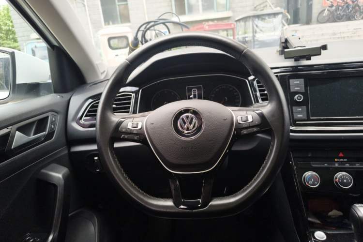 Used Volkswagen T-ROC 2019 280TSI DSG Two-Wheel Drive Comfort Version China VI Standard Steering Wheel