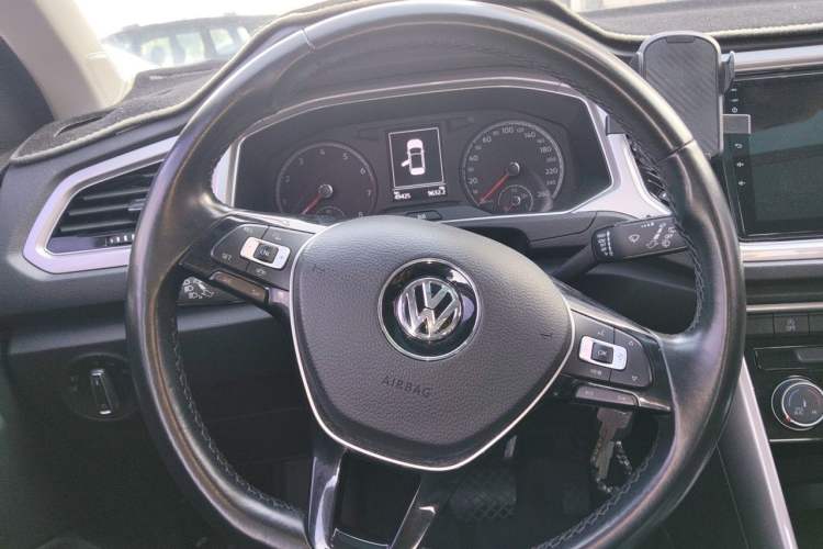 Used Volkswagen T-ROC 2019 230TSI DSG Two-Wheel-Drive Advanced Version China VI Standard Steering Wheel