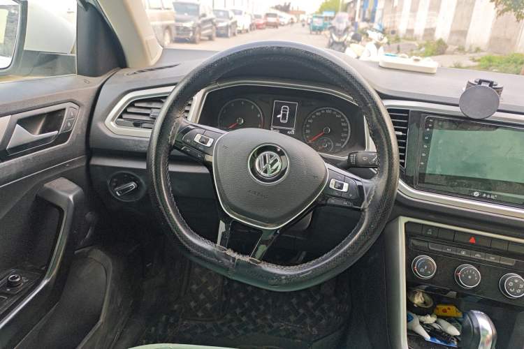 Used Volkswagen T-ROC 2019 230TSI DSG Two-Wheel-Drive Advanced Version China VI Standard Steering Wheel