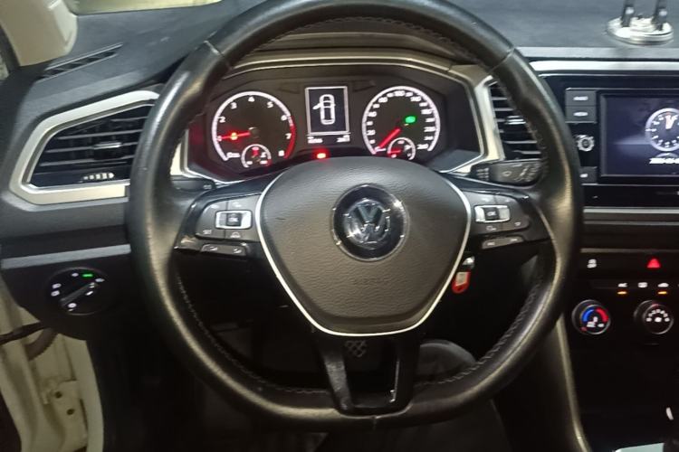 Used Volkswagen T-ROC 2019 230TSI DSG Two-Wheel-Drive Advanced Version China VI Standard Steering Wheel